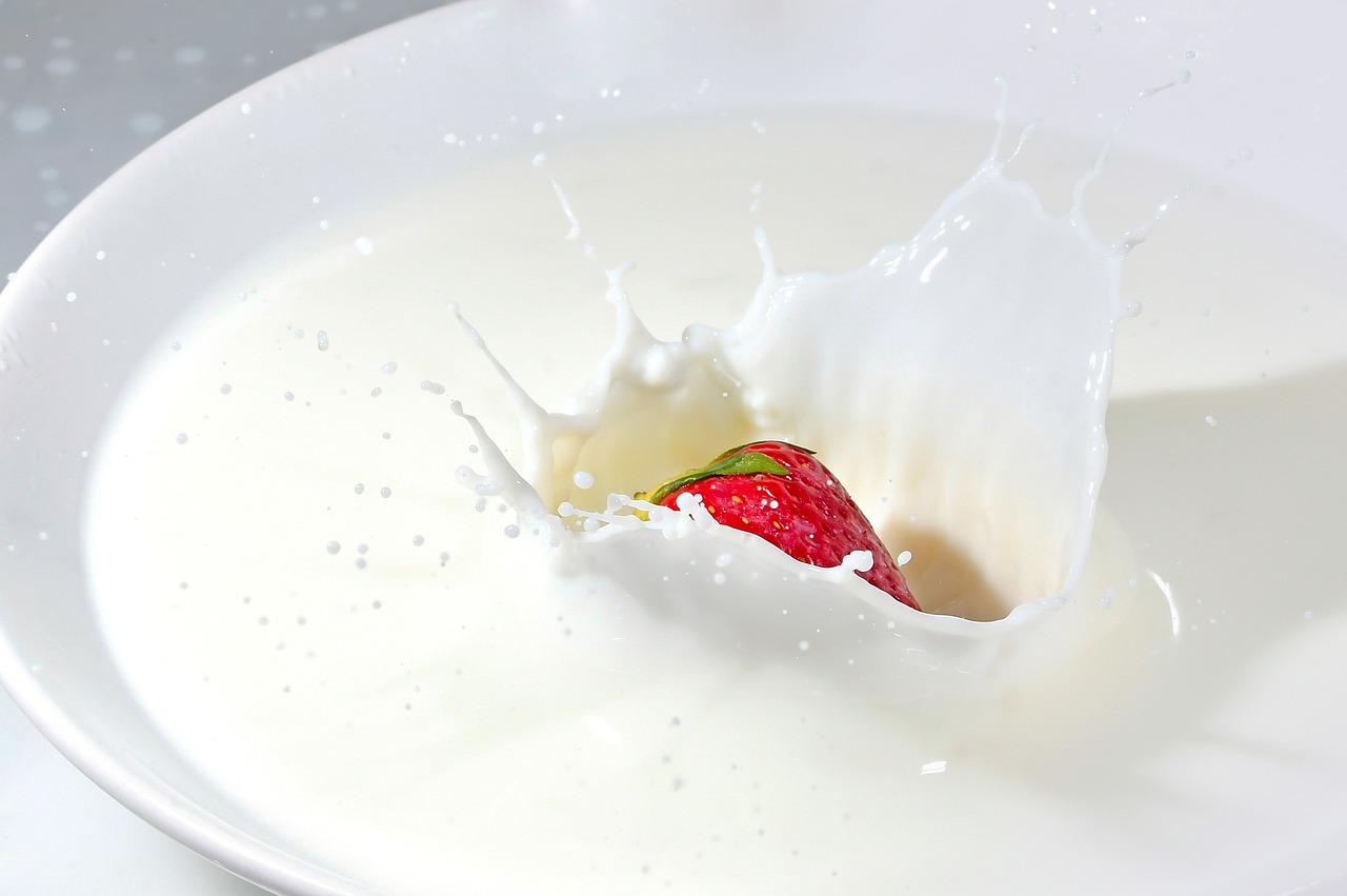 milk, white, food, sweet, drink, eat, strawberry, liquid, fruit, splash, milk, milk, milk, milk, milk